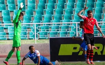 سنگربان حریف پرسپولیس مصدوم شد
