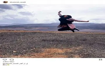 ژست جالب خاطره اسدی در طبیعت کوهستانی + عکس