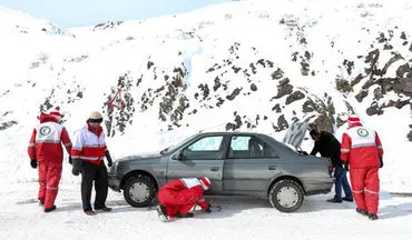 
عملیات امداد رسانی به مسافران محور های مواصلاتی استان زنجان توسط امداد گران سازمان امداد و نجات هلال احمر / محور زنجان - طارم