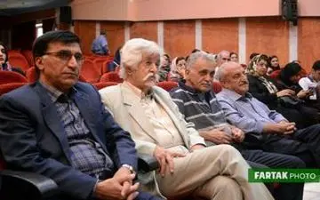 

جوانان نباید از کتاب خوانی غافل بشوند/ فضای مجازی نمی تواند جای کتاب را بگیرد 