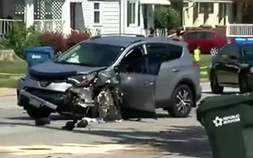 تصادف در اتوبان به دلیل سبقت ناگهانی + فیلم