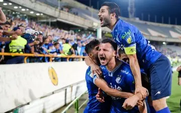 عارف غلامی هم بازوبند کاپیتانی را لمس کرد(عکس)