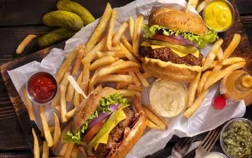 هر روز پیرتر! این غذاها پوستتان را نابود می‌کنند