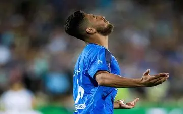 چطور بازیکن ۱۷ ساله خرید گران قیمت استقلال را نیمکت نشین کرد؟!