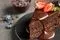 طرز تهیه کیک شکلاتی با سس گاناش – یک دسر شکلاتی فوق‌العاده خوشمزه