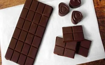 طرز تهیه شکلات حبه‌ ای خانگی در 15 دقیقه! | آموزش سریع با 3 ماده اولیه