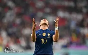 بی‌هوش شدن هوادار با شوت امباپه! +عکس