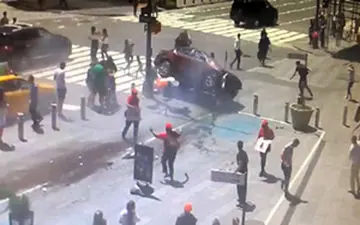 حادثه زیر گرفتن عابران در نیویورک از نمایی جدید + فیلم