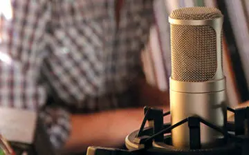  برکناری ناگهانی مجری یک برنامه رادیویی پس از 10 سال اجرا