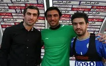  حراج پیراهن دو کاپیتان استقلال برای زلزله زدگان