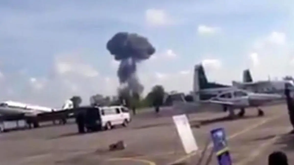 لحظه وحشتناک سقوط هواپیمای نظامی در تایلند+ تصاویر 