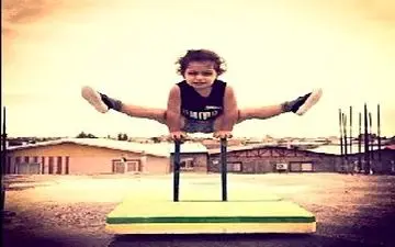 کودکی با توانمندی‌های فوق‌العاده + فیلم