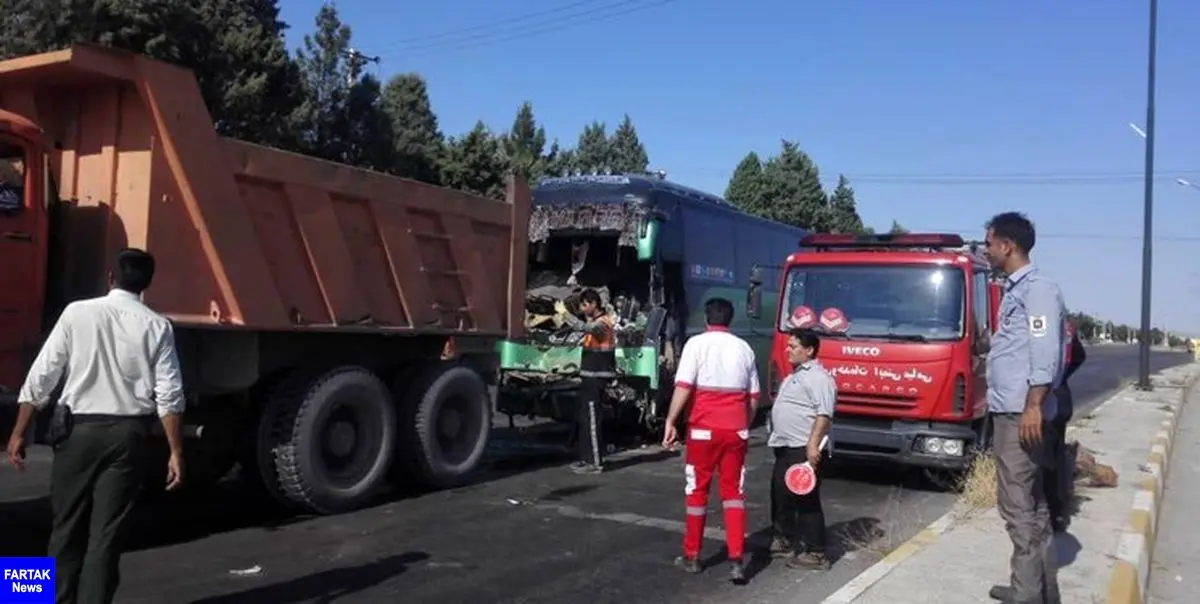 تصادف کامیون با اتوبوس در محور میامی/ ۳ نفر مصدوم شدند