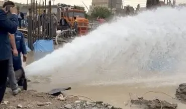 فرونشست زمین در کاشان موجب ترکیدگی لوله آب و آبگرفتگی معبر شد