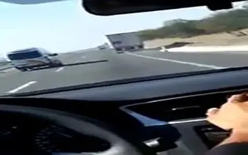 تصادف وحشتناک تریلی با خودرو به دلیل خواب آلودگی + فیلم 