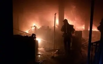 مهار آتش‌سوزی ۲ مغازه در خرم‌آباد