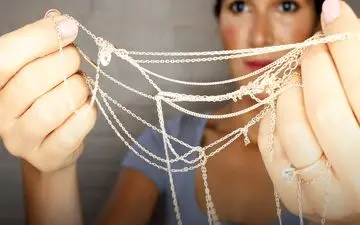 4 روش راحت برای باز کردن گردنبندهای گره خورده
