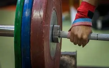 کسب ۳ نشان طلای ایران در روز نخست مسابقات وزنه‌برداری جام فجر
