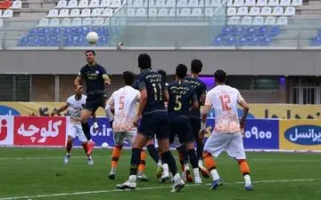 ربیعی در نیمه اول قلعه‌نویی را آچمز کرد/ مس رفسنجان با دو گل برتری به رختکن رفت