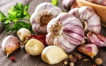 یک حبه سیر زیر بالش بگذارید معجزه می کند

