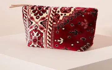 ابتکار جالب خارجی ها در ساخت کیف و کفش از فرش ایرانی!