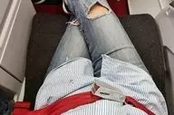 هشدار مهم برای مسافران پرواز: چرا نباید در هواپیما پا روی پا بیندازید؟