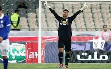 سلفی فوتبالیست مشهور و همسر مدلش در خیابان