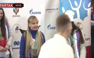 خواستگاری از دختران المپیکی در فرودگاه! + فیلم