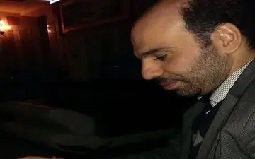 
اولین قسمت برنامه «هنگام پرواز» روی آنتن شبکه سه/ اجرای تیتراژ برنامه با صدای مجید اخشابی