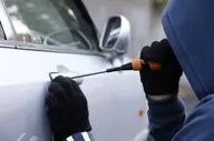 وقاحت باورنکردنی سارق خودرو پس از دستگیر شدن + ویدئو