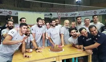  جشن تولد موسوی در تمرین بلندقامتان(عکس)