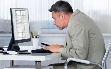  قوز کردن روی حافظه ما هم تاثیر می‌گذارد!