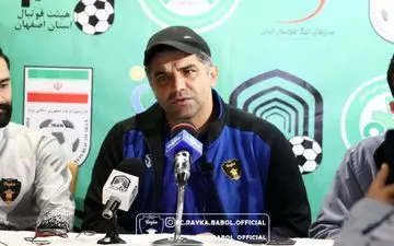 پیروز قربانی:به این زمین مجوز دادید، چرا به هفت تیر مجوز نمی‌دهید/ داور این بازی داور پینگ پنگ بود!