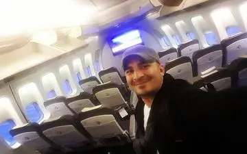 سلفی یوسف تیموری در هواپیما (عکس)