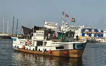 توقیف کشتی آزادی 5 توسط صهیونیست‌ها + فیلم 