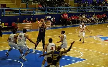 دیدار تیم های بسکتبال پتروشیمی و پالایش نفت آبادان و حاشیه های مربوط به آن