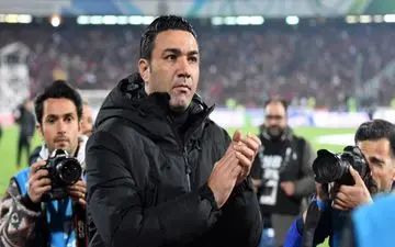 عیدی سرمربی استقلال به بازیکنان داخل رختکن