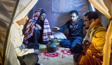  کمبود حمام، زندگی در چادر و ابهام از آینده، زلزله زدگان کرمانشاه را دچار مشکل کرده است