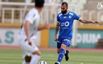 روزبه هم چنان در خط دفاعی استقلال