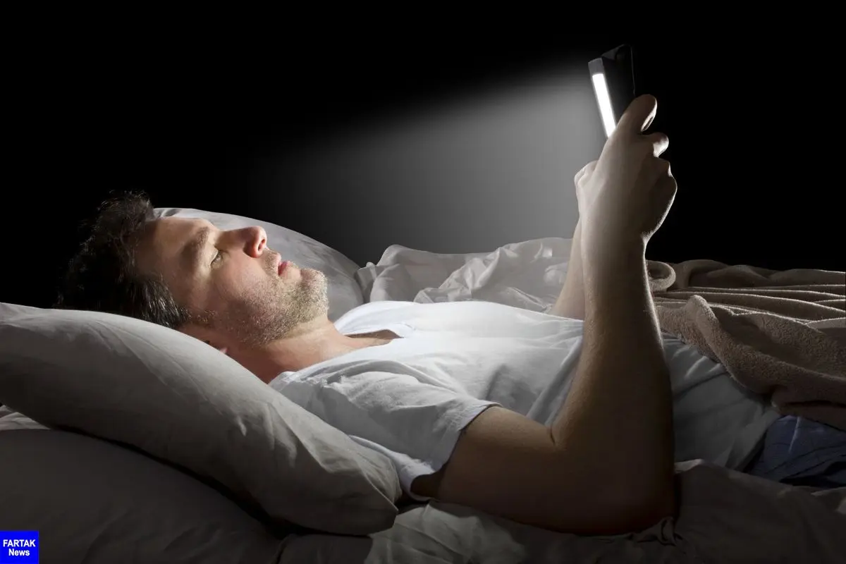 عوارض استفاده از گوشی پیش از خواب/ از افسردگی تا افزایش خطر ابتلا به سرطان
