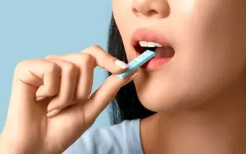 اگر آدامس را قورت می‌دهید، بخوانید: خطرات نهفته‌ای که شاید ندانید!