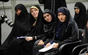 دختر نخبه‌ای که زندگی در هلند را ر‌ها کرد و به دیدار رهبری رفت