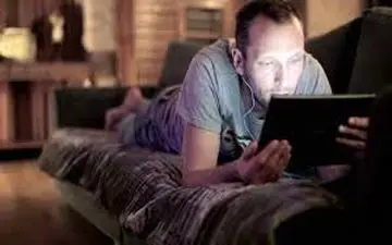 تماشای فیلم پورن برای زوج ها/ مضر است یا مفید؟ راهکار چیست؟