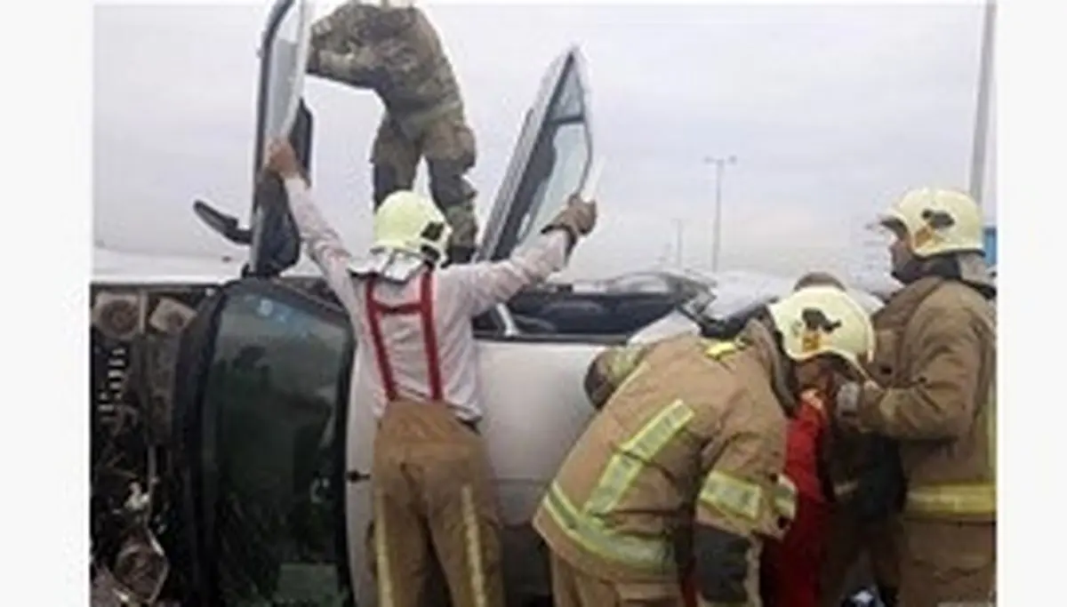 حادثه عجیب برای دو خودروی سواری در اتوبان تهران-قم+تصاویر