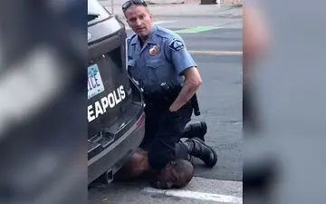 تازه ترین جزئیات از لحظات نخست بازداشت جورج فلوید توسط پلیس آمریکا 