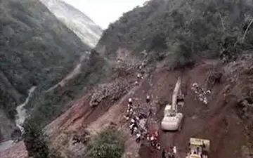 لحظه وقوع رانش زمین در بولیوی + فیلم 