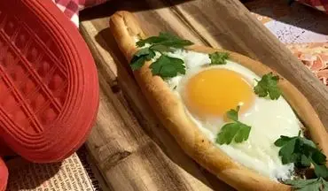 طرز تهیه پیده تخم مرغ؛ صبحانه ترکیه‌ای خوشمزه با نان قایقی