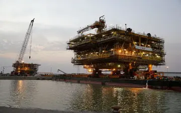 بدعهدی خارجی‌ها در قراردادهای خود با ایران