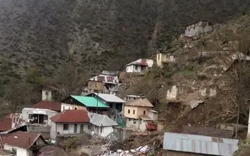 ریزش مجدد سنگ در پیت‌سرا/ پیشنهاد جابه‌جایی روستا
