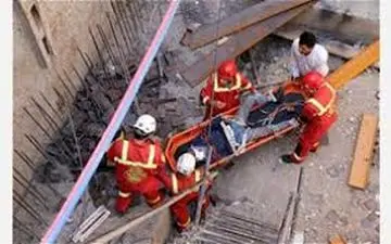 زنده ماندن کارگر بعد از سقوط از ارتفاع ۲۰ متری